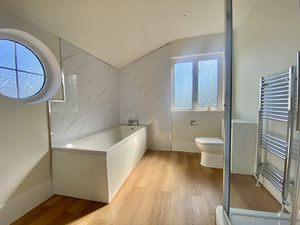 Family Bathroom- click for photo gallery